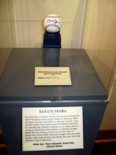 Ein von Barack Obama signierter Baseball
